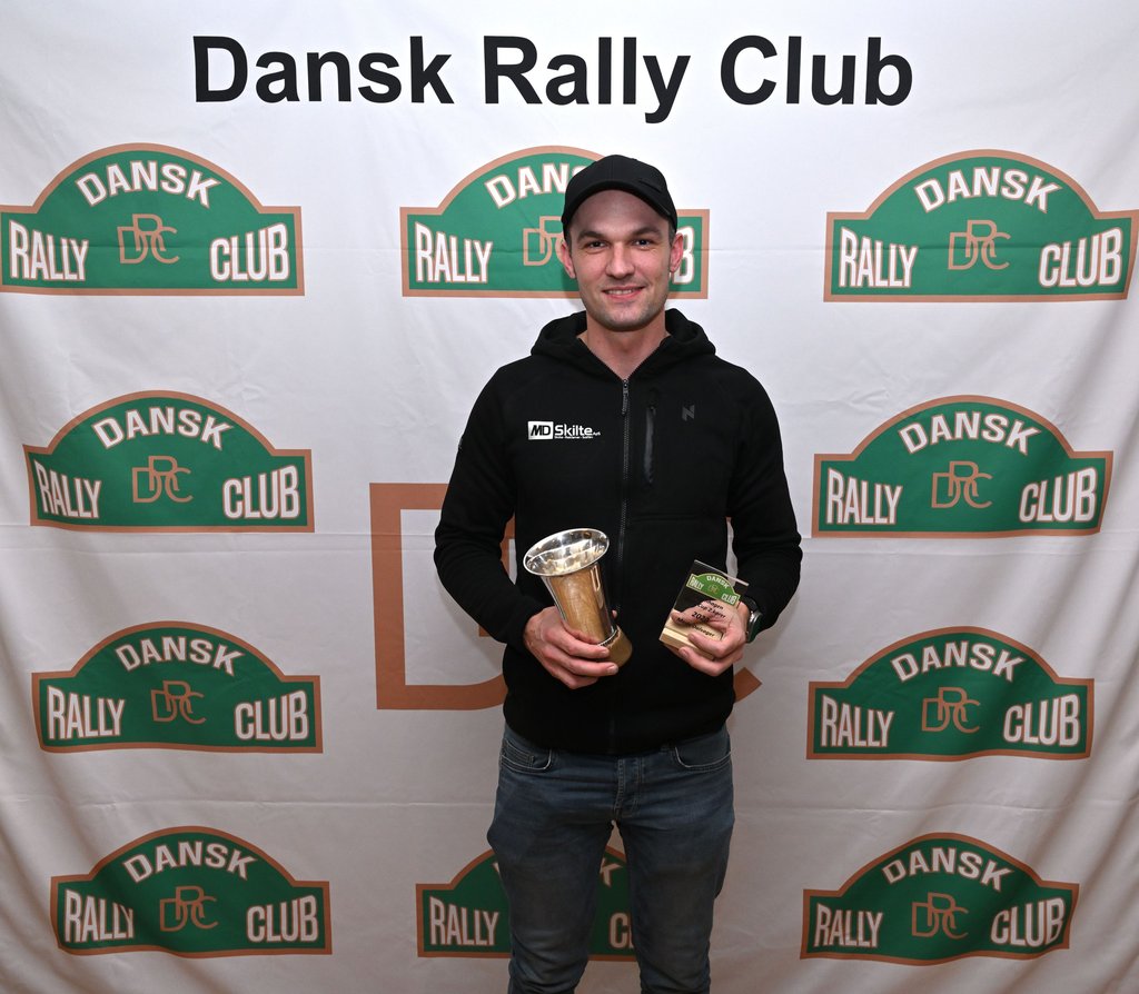 Mads Dalsager, Aarhus modtog Copenhagen Rally Cup pokalen for 2. kørere efter en flot pointsejr med 134 point, hele 54 point foran nr. 2 i CRC
(Foto: Per Vilslev)